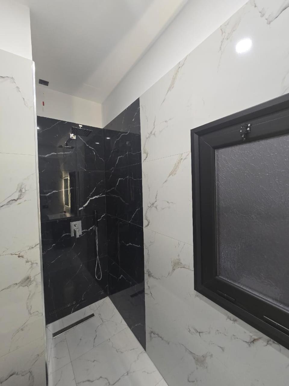 Elite Inn Vlorë エクステリア 写真