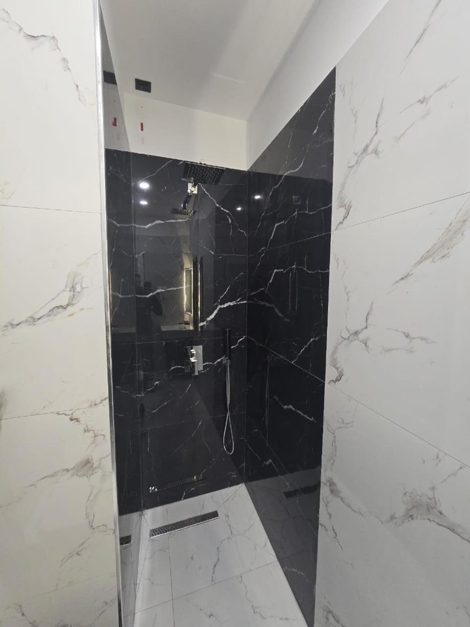 Elite Inn Vlorë エクステリア 写真